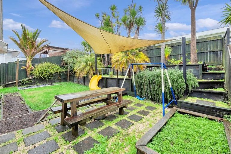 Photo of property in 2/55 Chislehurst Street, Henderson, Auckland, 0612