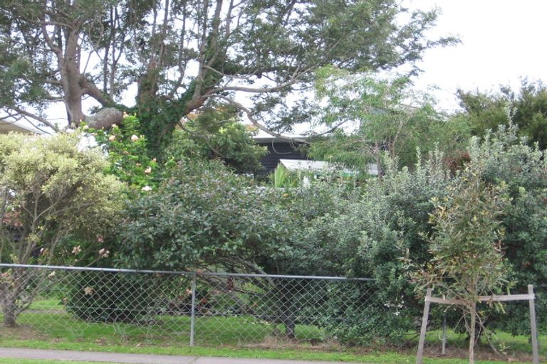 Photo of property in 90 Sandspit Road, Shelly Park, Auckland, 2014