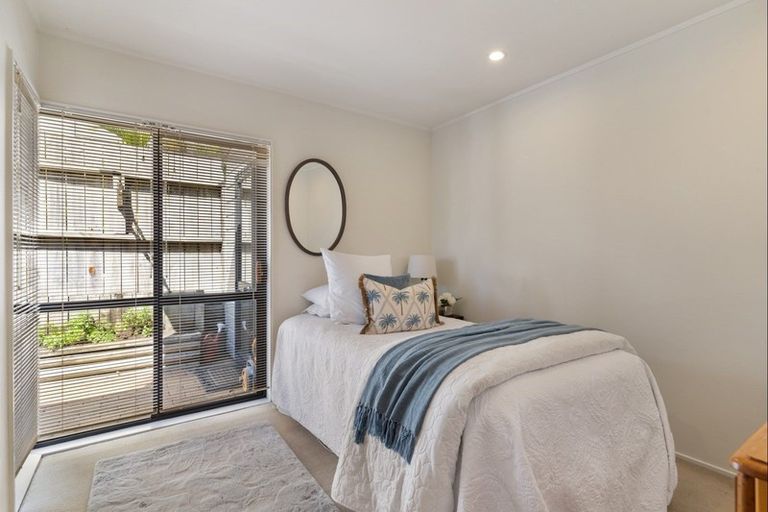 Photo of property in 1/4 Omana Road, Milford, Auckland, 0620