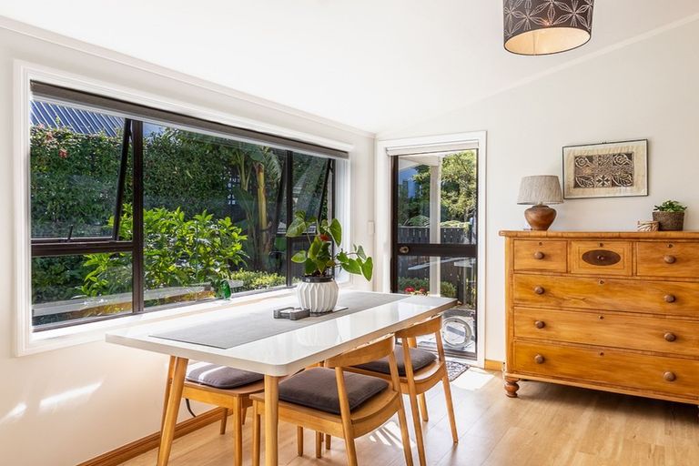 Photo of property in 21a Winara Avenue, Waikanae, 5036