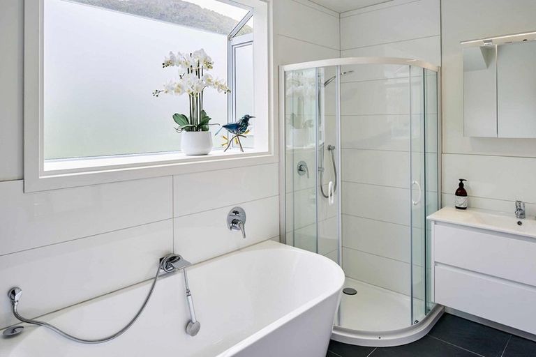 Photo of property in 407 Muritai Road, Eastbourne, Lower Hutt, 5013