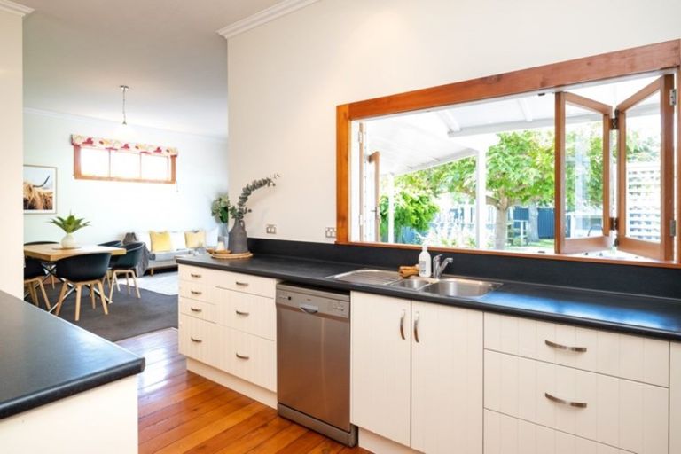 Photo of property in 127 Vigor Brown Street, Napier South, Napier, 4110