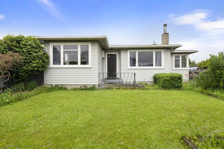 Photo of property in 19 Pembroke Street, Highbury, Palmerston North, 4412