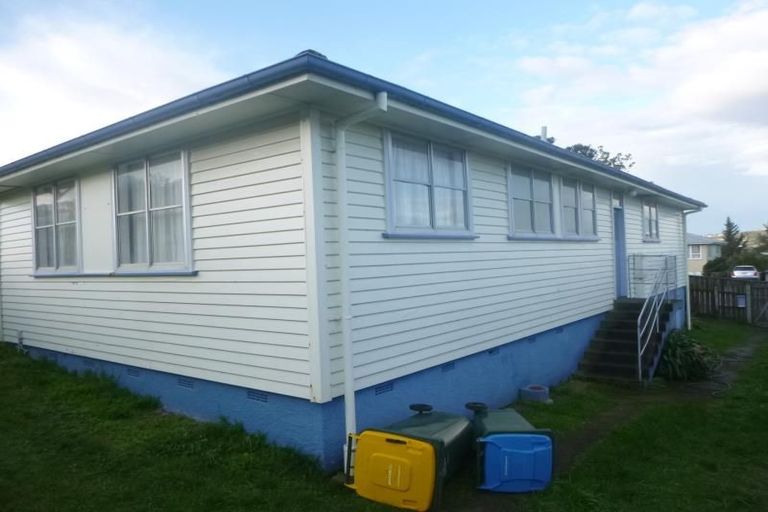 Photo of property in 18 Takapuwahia Drive, Takapuwahia, Porirua, 5022