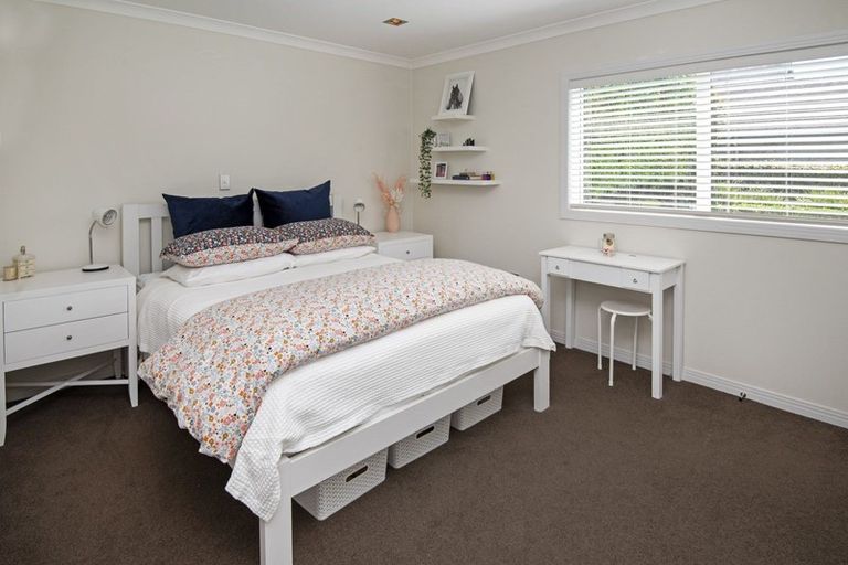 Photo of property in 13 Compass Way, Half Moon Bay, Auckland, 2012