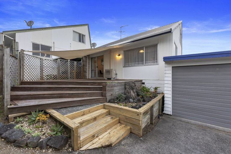 Photo of property in 1/116 Prince Regent Drive, Half Moon Bay, Auckland, 2012