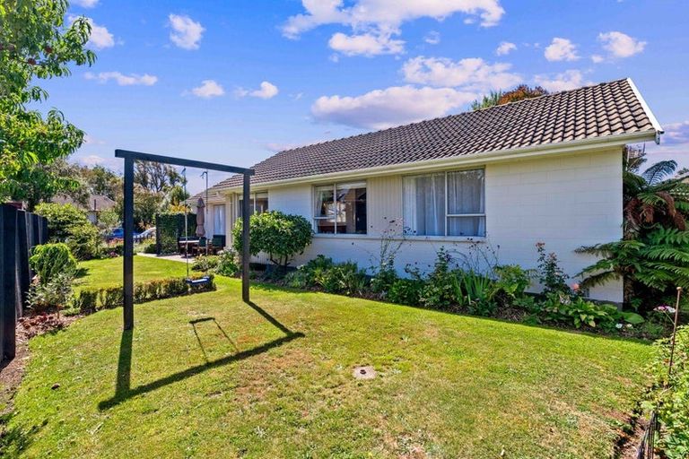 Photo of property in 37 Oakley Crescent, Hornby, Christchurch, 8042
