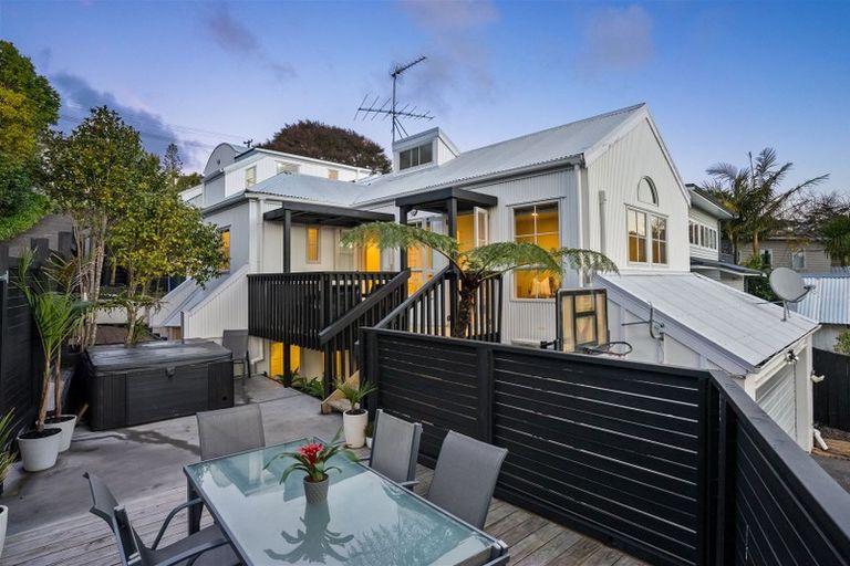 Photo of property in 1/35 Newhaven Terrace, Mairangi Bay, Auckland, 0630