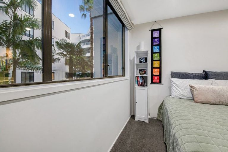 Photo of property in 1e/175 Hurstmere Road, Takapuna, Auckland, 0622