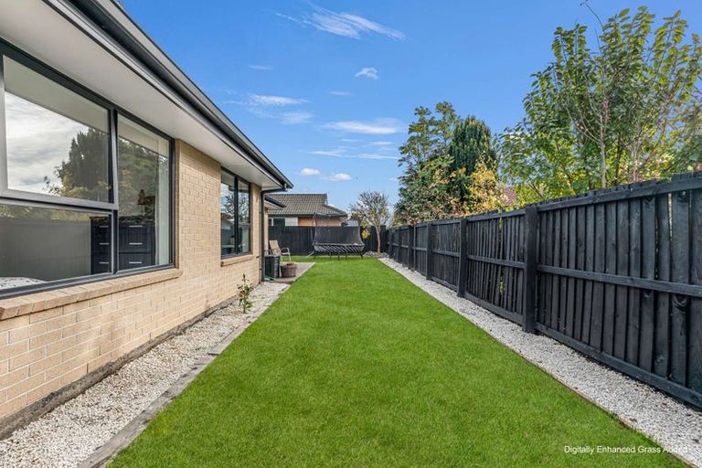 Photo of property in 2/49 Shannon Place, Belfast, Christchurch, 8051