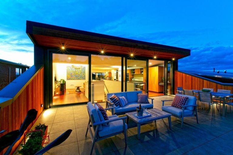Photo of property in 15 Fillis Street, New Plymouth, 4310
