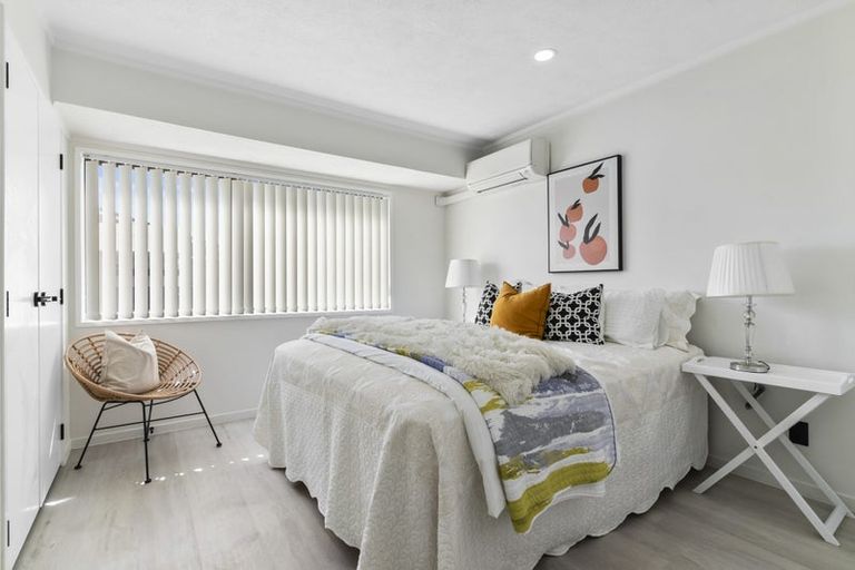 Photo of property in 2/49 Larne Avenue, Pakuranga Heights, Auckland, 2010