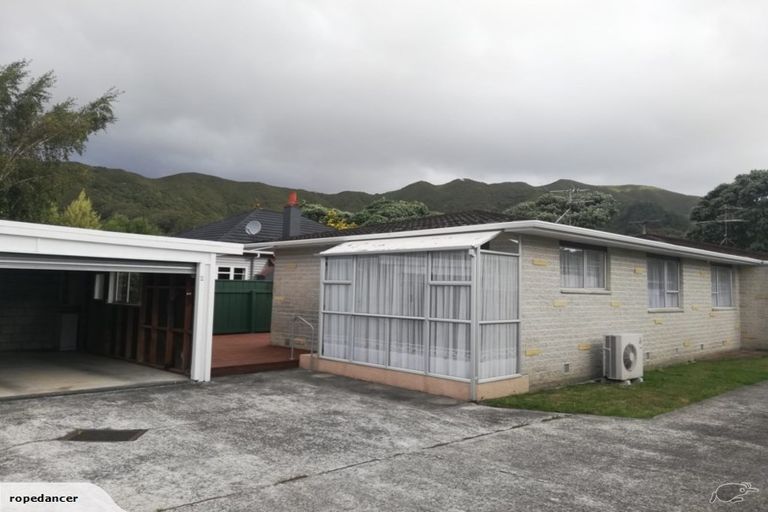Photo of property in 2/13 Saint Ronans Avenue, Waterloo, Lower Hutt, 5011