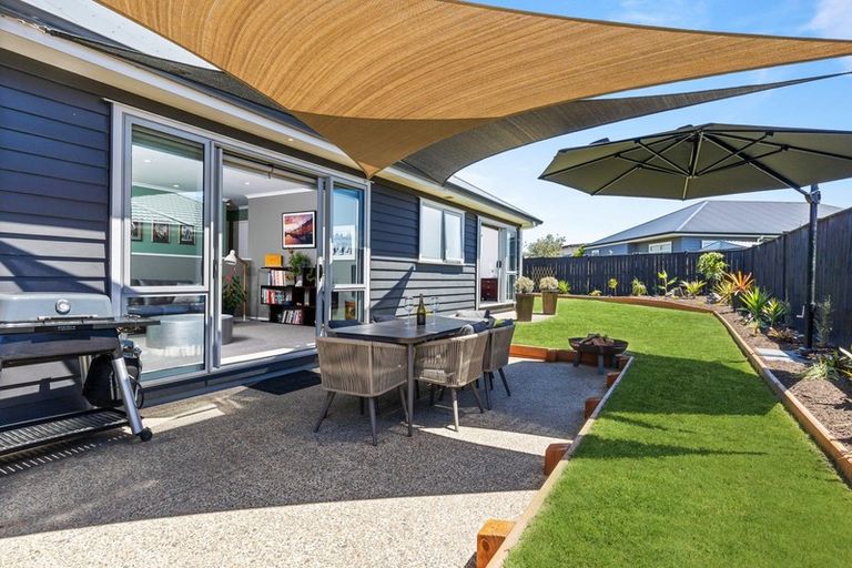 Photo of property in 14 Malbec Place, Huapai, Kumeu, 0810