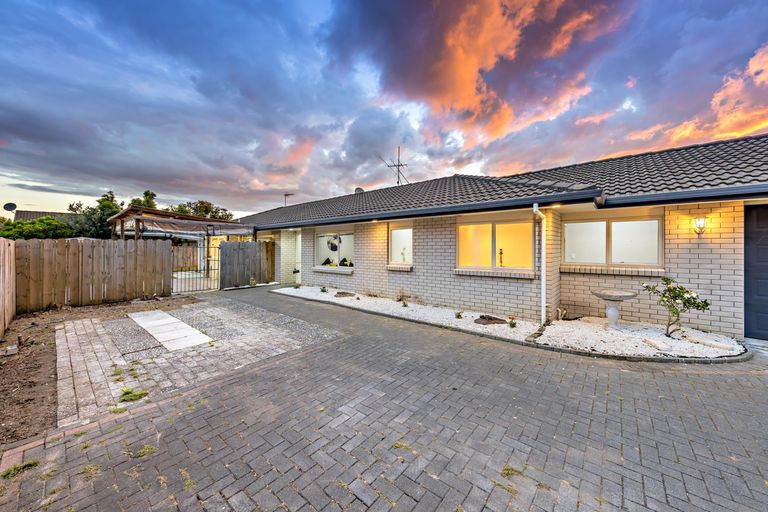 Photo of property in 31 Muirfield Street, Wattle Downs, Auckland, 2103