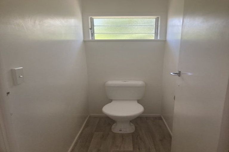 Photo of property in 23 Hogans Road, Glenfield, Auckland, 0629