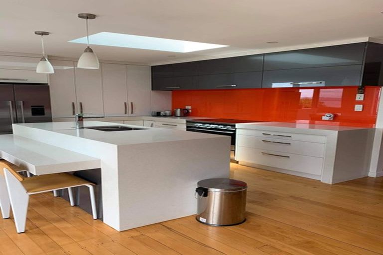 Photo of property in 5 Naera Place, Kawaha Point, Rotorua, 3010