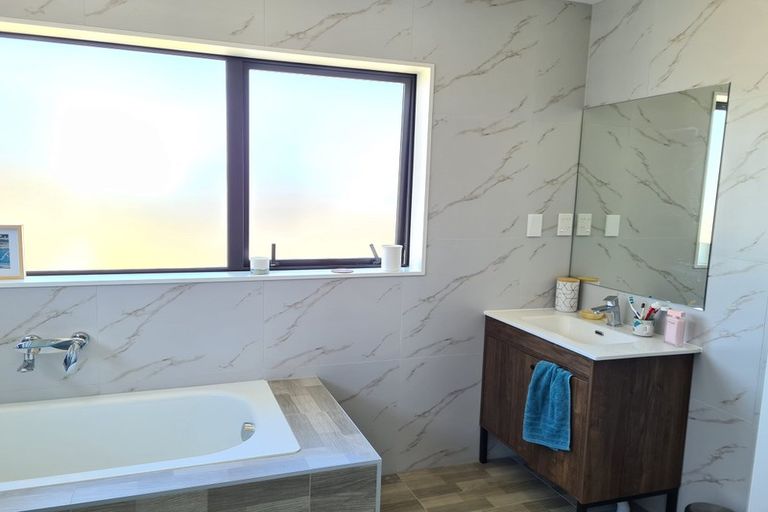 Photo of property in 49 Umu Place, Mangere, Auckland, 2022