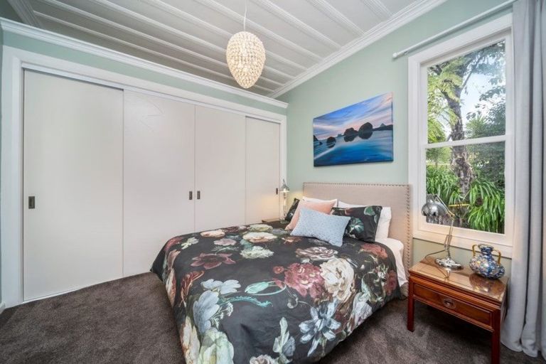 Photo of property in 9 Mayfair Place, Westown, New Plymouth, 4310