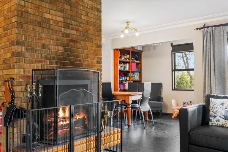 Photo of property in 1099 Scenic Drive North, Swanson, Auckland, 0816