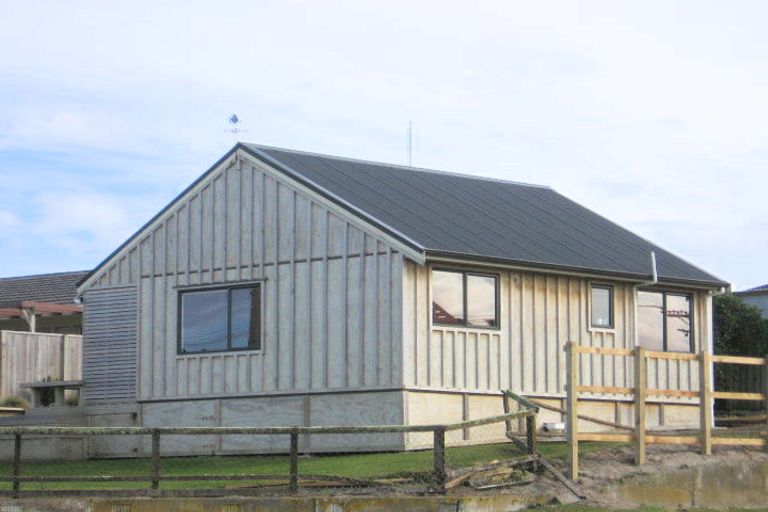 Photo of property in 13 Ocean Beach Street, Foxton Beach, Foxton, 4815