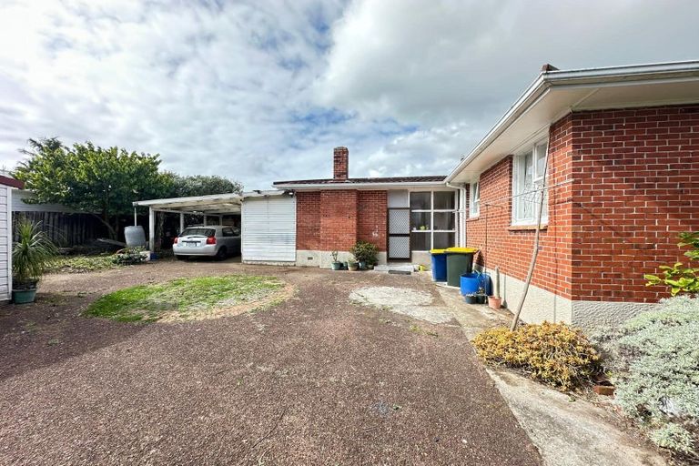 Photo of property in 1/204 Edmonton Road, Te Atatu South, Auckland, 0610