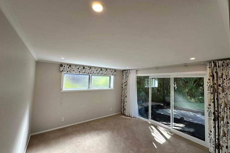 Photo of property in 98 Coronation Road, Hillcrest, Auckland, 0627