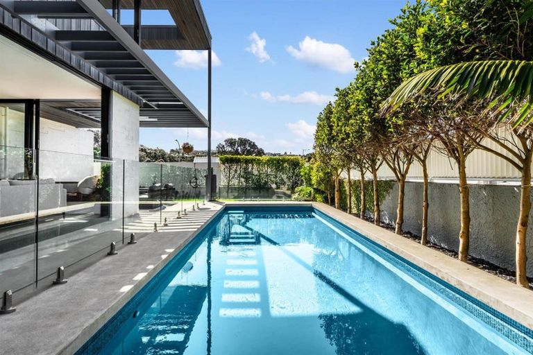 Photo of property in 41 Craig Road, Milford, Auckland, 0620