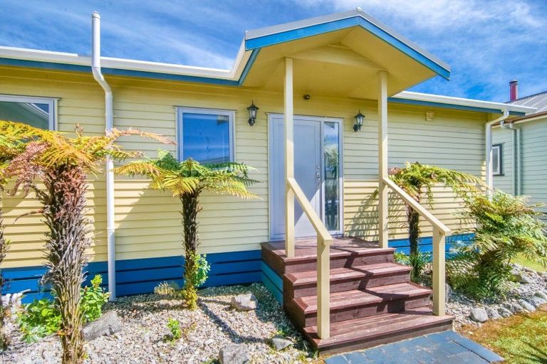 Photo of property in 27 Beach Street, Hokitika, 7810
