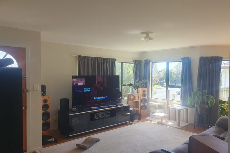 Photo of property in 1/20 Barbados Drive, Unsworth Heights, Auckland, 0632