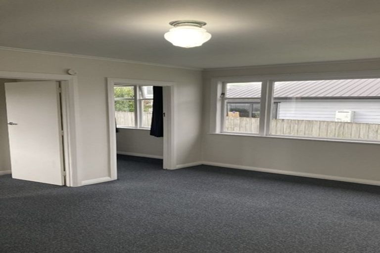 Photo of property in 15 Stamford Park Road, Mount Roskill, Auckland, 1041