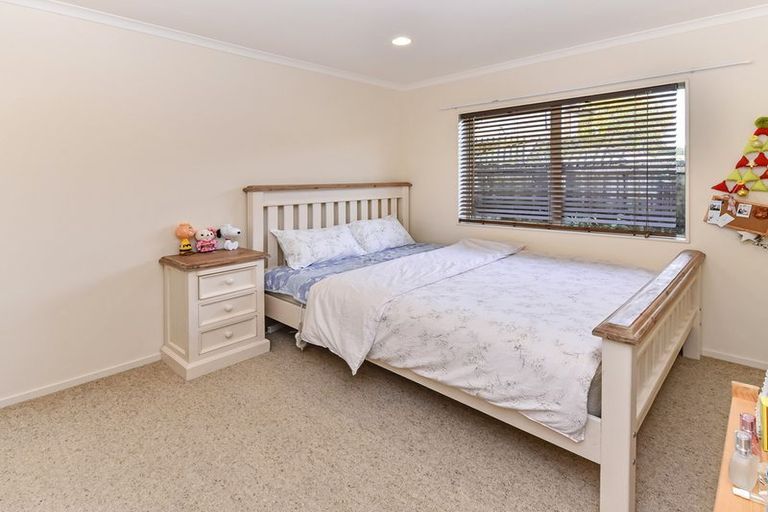 Photo of property in 21 Emmerdale Avenue, Papakura, 2110