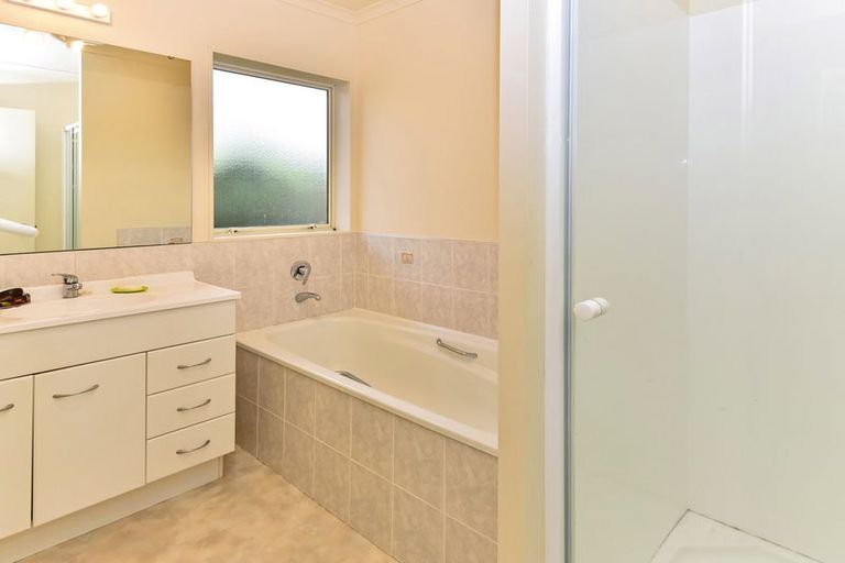 Photo of property in 21 Emmerdale Avenue, Papakura, 2110