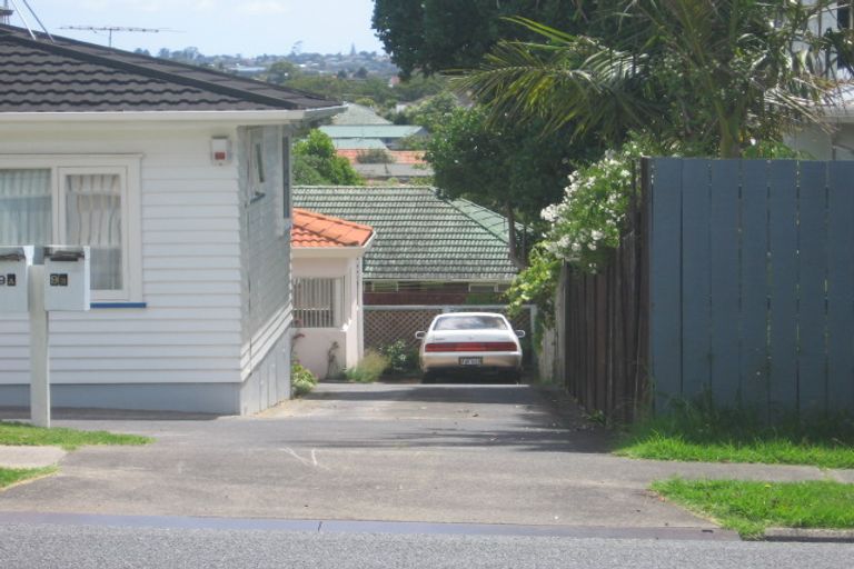 Photo of property in 2/9 Raleigh Road, Northcote, Auckland, 0627