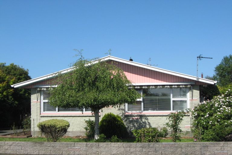 Photo of property in 260 Main North Road, Redwood, Christchurch, 8051