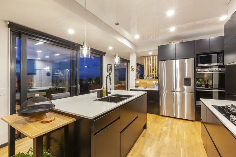 Photo of property in 101 Kakariki Grove, Waikanae, 5036