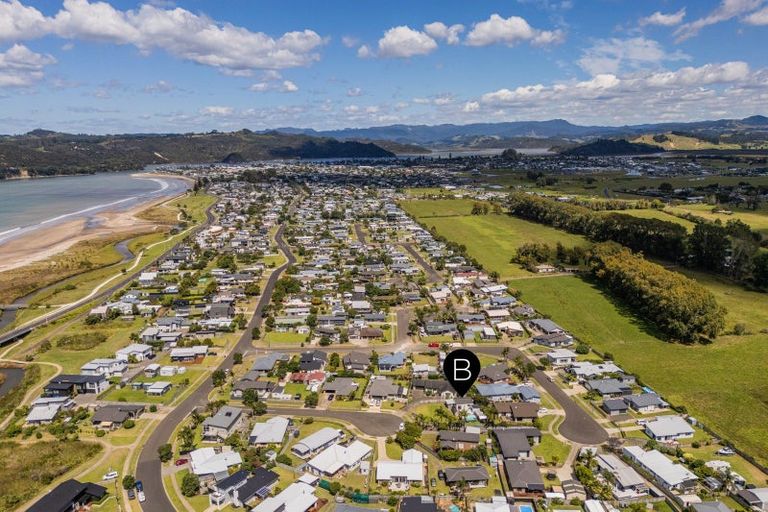 Photo of property in 11 Dotterel Place, Whitianga, 3510