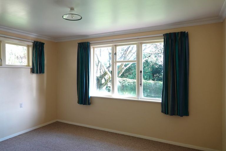 Photo of property in 231 Whites Line East, Waiwhetu, Lower Hutt, 5010