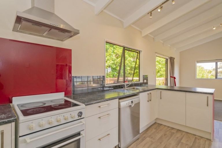 Photo of property in 4 Puriri Place, Whitianga, 3510