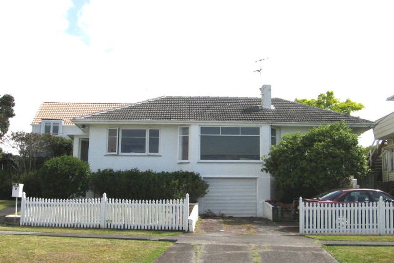 Photo of property in 1/3 Tui Glen Road, Birkenhead, Auckland, 0626