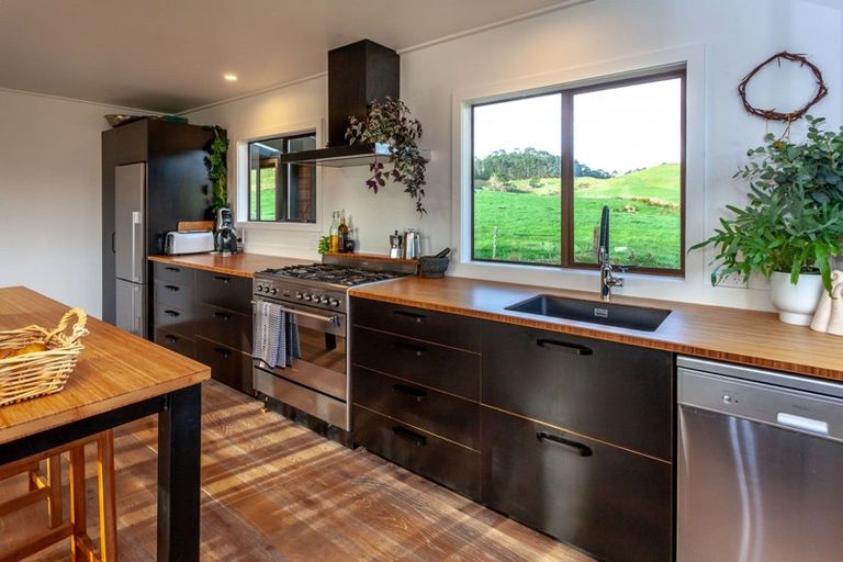 Photo of property in 64 Lees Road, Hahei, Whitianga, 3591