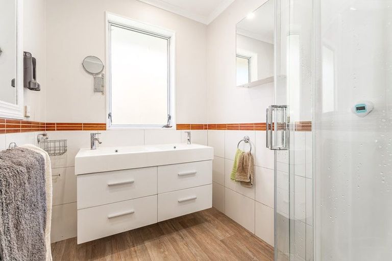 Photo of property in 52 Katherine Mansfield Drive, Whitemans Valley, Upper Hutt, 5371