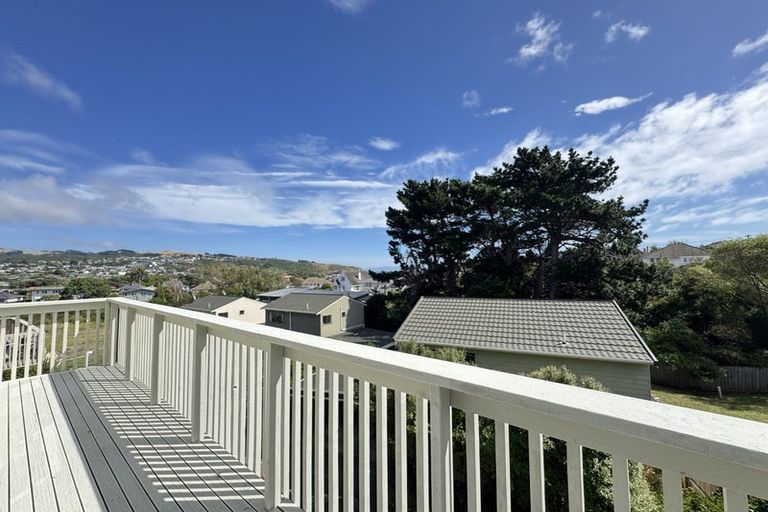 Photo of property in 28 Morere Street, Titahi Bay, Porirua, 5022