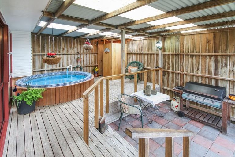 Photo of property in 41a Springs Road, Parakai, 0830