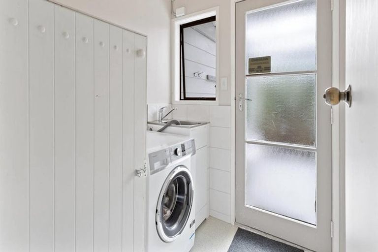 Photo of property in 30 Mannering Place, Hillcrest, Auckland, 0627