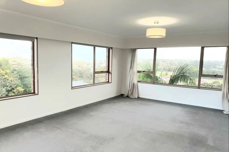 Photo of property in 27 Noeleen Street, Glenfield, Auckland, 0629
