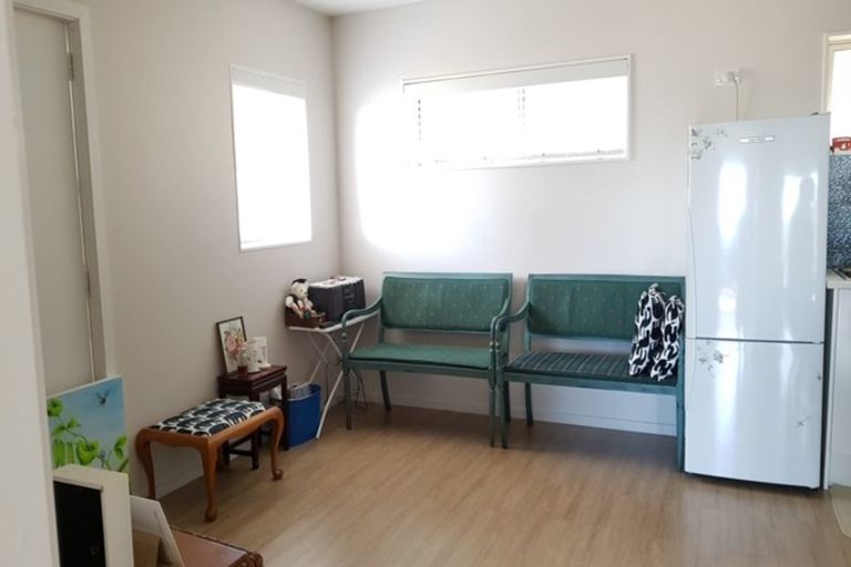 Photo of property in 254 Glamorgan Drive, Northcross, Auckland, 0630