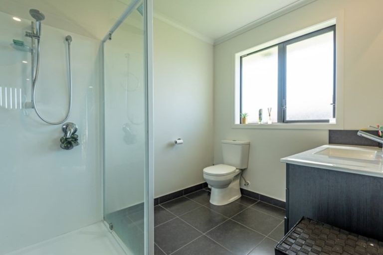 Photo of property in 191 Pacific Drive, Fitzherbert, Palmerston North, 4410