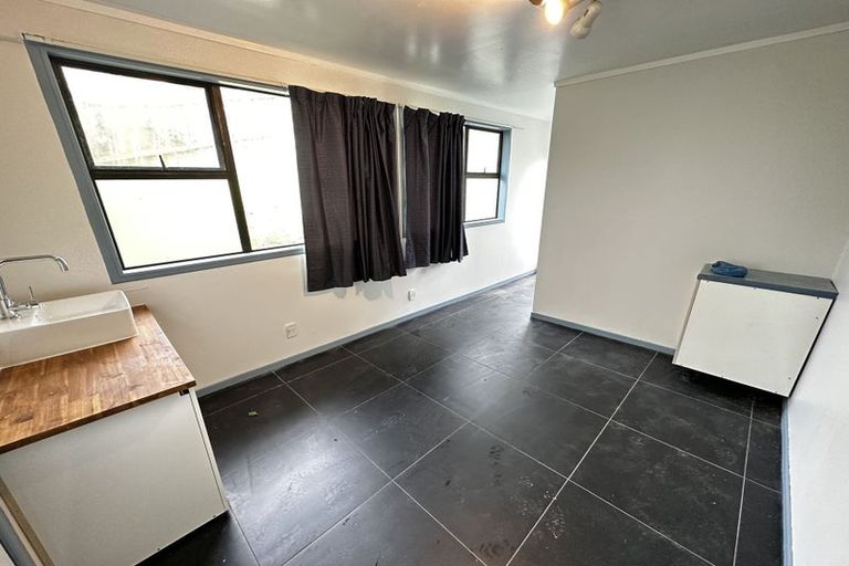 Photo of property in 10 Celeste Place, Totara Vale, Auckland, 0627