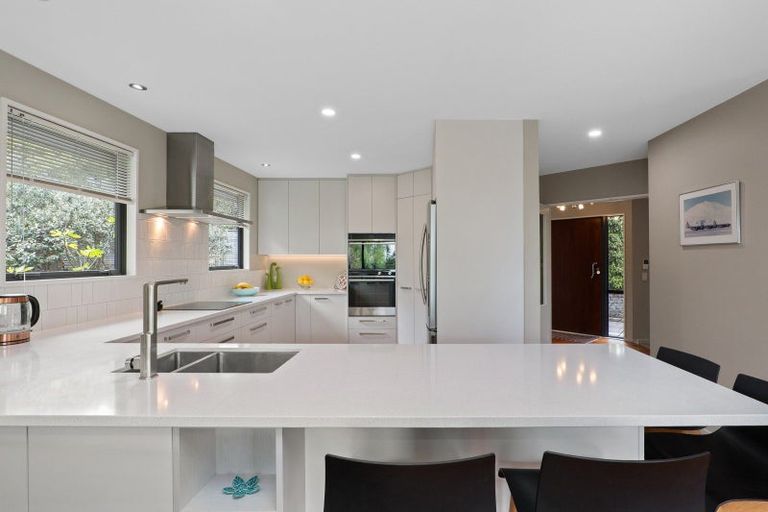 Photo of property in 32 Hyndhope Road, Kennedys Bush, Christchurch, 8025